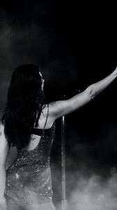 537885494_dualipa-5.jpg