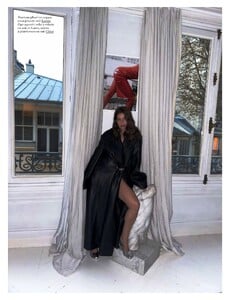 537940292_harper_s_bazaar_france_-_d_cember-2024-16.jpg