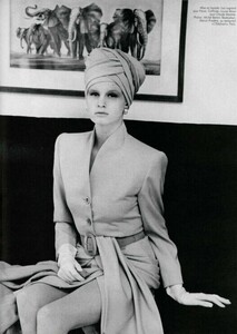 553878366_Lofficiel1990coupesetdecoupesbymichelbertonm-lisalegrandforfacesh-louismoonforclaudemaxime3.jpg.24230a823c1c9ce.jpg