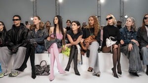 BALENCIAGA-LE-CITY-BAG-CAMPAIGN-IMAGE-2-scaled.thumb.jpg.04d2dff8d92fbdb4634a0e90f84c3dc4.jpg