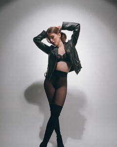 BLACKleather8.thumb.jpg.0352ac4438e6c3013c6f1553d1b45801.jpg