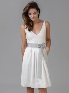 Brautkleid-schlicht-LAYLA-PAIGE-kurz-ivory-Satin-Schleifenband-Brautgürtel_8c49636661aece8bd4ef6612462fa97c.jpg