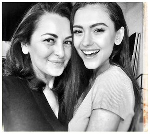 CarolBoianMartinelliBackstageshootingLiseCharmelCampaignAntigelFW18-194.thumb.jpg.7accd90ae31fba33bebbb42235fb571b.jpg