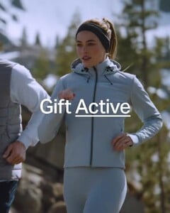 Caroline Kelley - [2024] Vuori • The Holiday Gift Guide 1.jpg