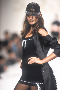 ChantalThomass1992WomenRTW8.thumb.jpg.ccd18715db7fccd96efc19b74efcd630.jpg