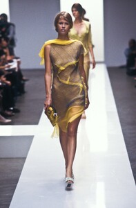 Fendi2000WomenRTW11.thumb.jpg.5e213ea10a5d0f72efc92f722cdf5721.jpg