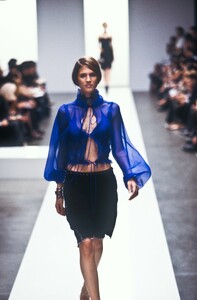 Fendi2000WomenRTW81.thumb.jpg.0829fc5bbe819e0d383affd19d929344.jpg