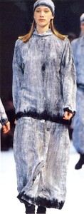 IsseyMiyakeFW1993RTW.jpg.2d82379c180921a518e252005119a50c.jpg
