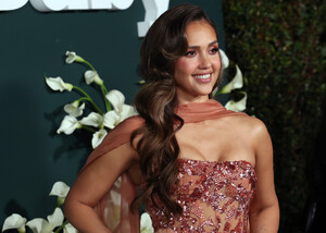 Jessica_Alba_at_2024_Baby2Baby_Gala_in_Los_Angeles_11-09-2024__40_.jpg