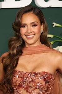 Jessica_Alba_at_2024_Baby2Baby_Gala_in_Los_Angeles_11-09-2024__45_.jpg