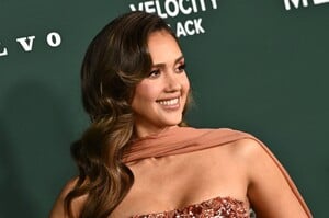 Jessica_Alba_at_2024_Baby2Baby_Gala_in_Los_Angeles_11-09-2024__48_.jpg