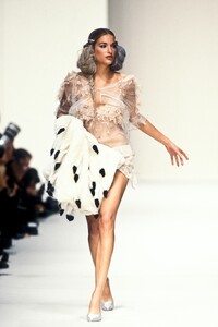 JohnGalliano1994WomenRTW76.thumb.jpg.aeed58dc80cb546e339fa42b44d2fae6.jpg