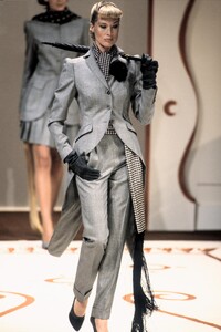 JunkoShimada1995WomenRTW24.thumb.jpg.3803bff5cbed5b3e144127d96de66804.jpg