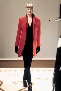 JunkoShimada1995WomenRTW29.thumb.jpg.9709e510df740f7e0123af6097157d4f.jpg