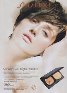 Knight_Shiseido_Advanced_Hydro-Liquid_Compact_2009_01.thumb.jpeg.ff0170241de585be6bab018067c9d784.jpeg