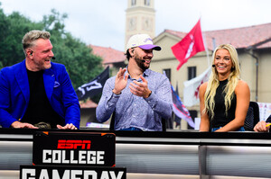 LivvyDunne-EPSPNCollegeGameDay@BatonRouge2024_11_09.thumb.jpg.c165dec38d28785724778a04601a8d66.jpg