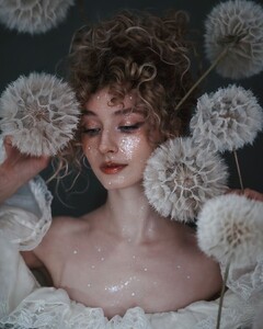 My soul dance everytime I work with nature elements   I searched for these type of dandelions for a while. It was hard to find one, especially in a small country where I live but one flower house had them and  (6).jpg