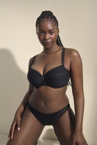 PDTW_VIVGIRL_collection_0242462_ZWA_0542460_ZWA_SS25-1.jpg