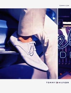 Poytner_Tommy_Hilfiger_Spring_Summer_2009_06.thumb.jpeg.b7ef072a4a2f9df29b47711950b6a101.jpeg