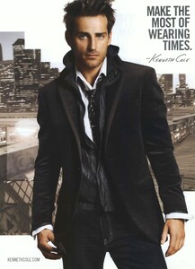 Tsiolis_Kenneth_Cole_Fall_Winter_2009_10_08.thumb.jpeg.efe9aa62d6b905e67e1954b5b7d7a909.jpeg
