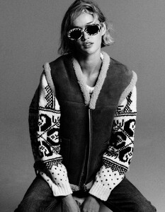 V Magazine 1151 .jpg