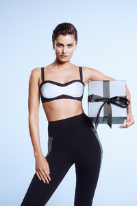 Victorias-Secret-2024-VSX-Glow-Reflective-Balconette-Sports-Bra-Legging.jpg