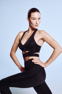 Victorias-Secret-2024-VSX-SuedeEffect-Plunge-Wrap-Sports-Bra-Legging-3.jpg