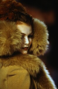 VivienneWestwoodFW19934.thumb.jpg.db6b07e0cb9325d3603fb2e08b68db4f.jpg