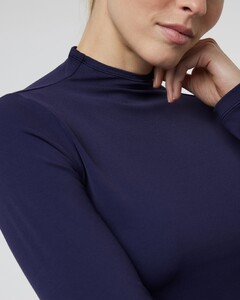 Vuori AllTheFeels Long Sleeve Mock (Jet) VW1248JET_FA24_M_ECOMM_TOPS_DETAIL_2.jpg