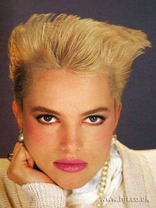 WelcommeAdGraziaIT161284no2286ModelPinterestFlatTop87.thumb.jpg.c91aae13d05f05c9b692a6925b4da2d4.jpg