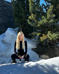 albertevalentine_434743796_1078951210071450_7998798818865268300_n.jpg