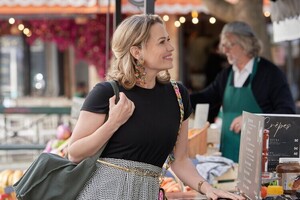 bethanyjoylenz_savoringparis_stills_014.jpg