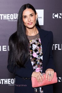 demi-moore-at-the-substance-premiere-in-paris-11-05-2024-4.jpg