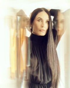 demi-moore-for-los-angeles-times-november-2024-2.jpg