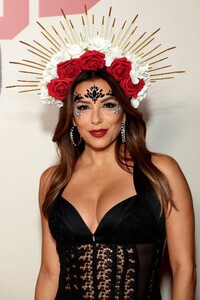 eva-longoria-at-carlos-eric-lopez-s-4th-annual-dia-de-muertos-gala-in-los-angeles-11-01-2024-4.jpg