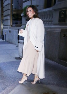 eva-longoria-leaves-st.-regis-in-new-york-10-30-2024-4.jpg