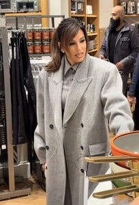 eva-longoria-out-shopping-in-hudsons-yard-in-new-york-10-29-2024-6.jpg