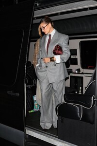 hailey-bieber-arrives-at-a-dinner-party-at-funke-in-beverly-hills-10-23-2024-7.jpg