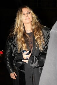 heidi-klum-and-tom-kaulitz-arrives-at-vetements-party-at-costes-in-paris-09-27-2024-2.jpg