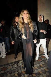 heidi-klum-and-tom-kaulitz-arrives-at-vetements-party-at-costes-in-paris-09-27-2024-3.jpg
