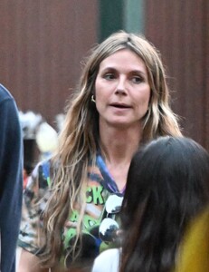 heidi-klum-and-tom-kaulitz-out-at-disneyland-10-04-2024-5.jpg