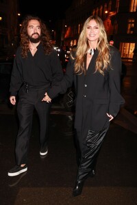 heidi-klum-and-tom-kaulitz-out-for-dinner-in-paris-09-26-2024-3.jpg