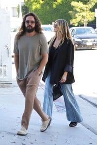 heidi-klum-and-tom-kaulitz-out-in-west-hollywood-10-01-2024-2.jpg