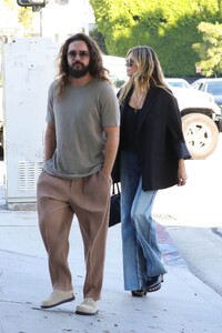 heidi-klum-and-tom-kaulitz-out-in-west-hollywood-10-01-2024-3.jpg