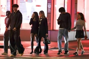 heidi-klum-and-tom-kaulitz-out-with-their-kids-at-crazy-pizza-in-new-york-11-01-2024-0.jpg