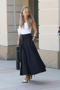 heidi-klum-arrives-at-agt-studio-in-pasadena-09-12-2024-3.jpg