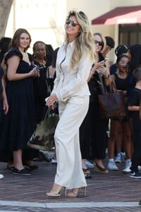 heidi-klum-arrives-at-agt-taping-in-pasadena-09-04-2024-0.jpg