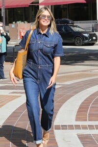 heidi-klum-in-denim-overllas-arrives-at-america-s-got-talent-in-los-angeles-09-11-2024-0.thumb.jpg.e6c25be527432cdf80089400a09a56b8.jpg
