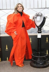 heidi-klum-lights-up-empire-state-buiding-for-halloween-in-new-york-10-29-2024-2.jpg