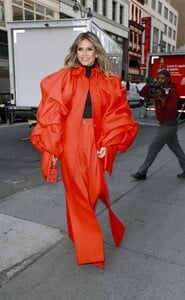 heidi-klum-out-and-about-in-new-york-10-29-2024-2.jpg
